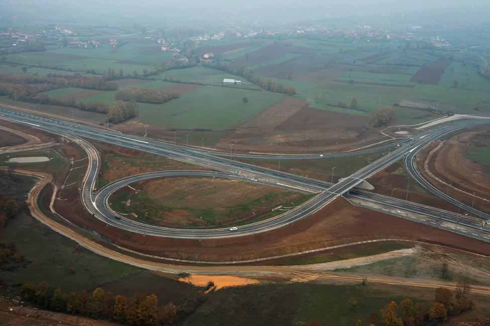 The Route 7 motorway includes 11 overpasses and underpasses