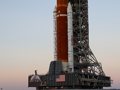 ML1 and the Artemis I SLS rocket travel to Launch Pad 39B to prepare for launch. 