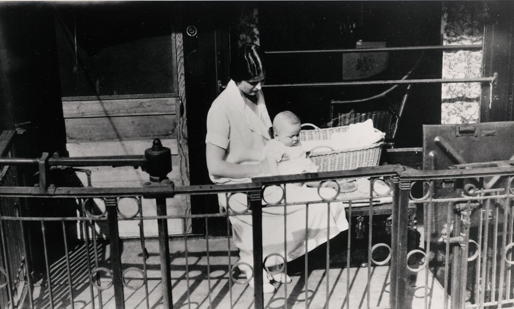 Laura holds Steve Jr. on the railcar’s entry platform in this 1925 photo.