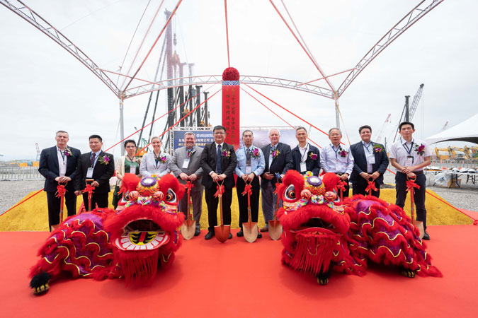 Team at groundbreaking ceremony at the CPC Taichung LNG import terminal site in Taiwan