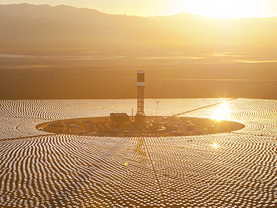 picture of solar panel power plant at Ivanpah, California